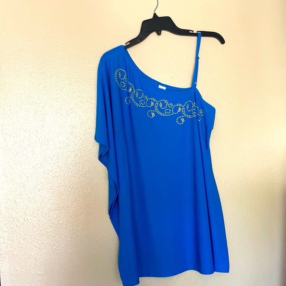 Cute asf summer blouse worn once.